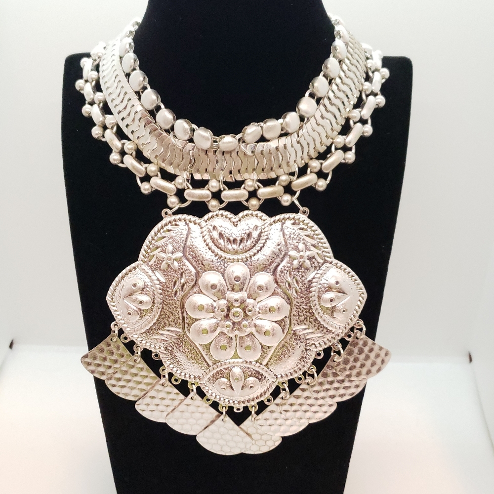 MIKA Statement Choker
